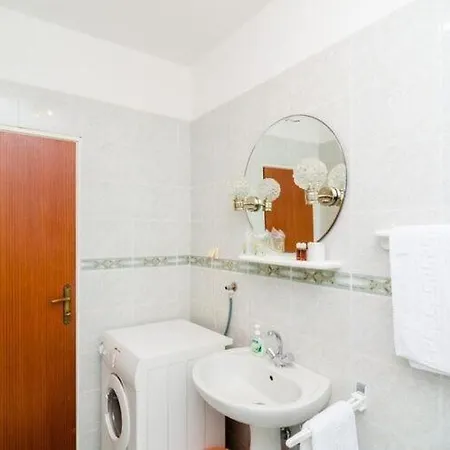 Peco - Three Bedroom With Balcony And Sea View Apartment Mokosica