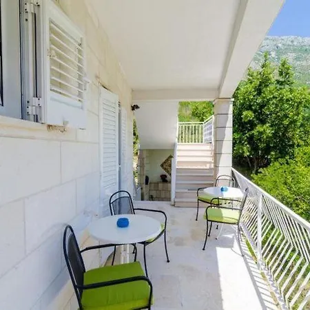 3 Bedroom With Balcony Apartament *