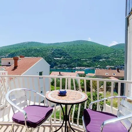 Peco - Three Bedroom With Balcony And Sea View Mokosica
