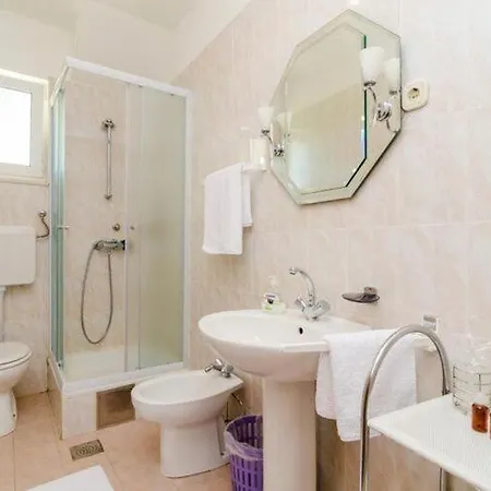 Peco - Three Bedroom With Balcony And Sea View * Mokosica
