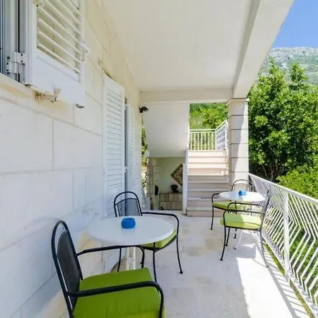 Peco - Three Bedroom With Balcony And Sea View Apartment *