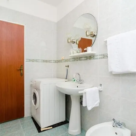 Peco - Three Bedroom With Balcony And Sea View *