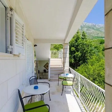 Peco - Three Bedroom With Balcony And Sea View Apartment