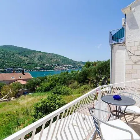 Peco - Three Bedroom With Balcony And Sea View Apartment *