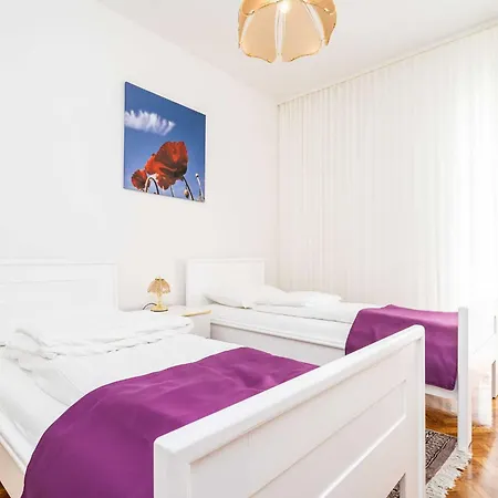 Peco - Three Bedroom With Balcony And Sea View Mokosica