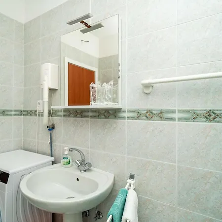Peco - Three Bedroom With Balcony And Sea View Apartment