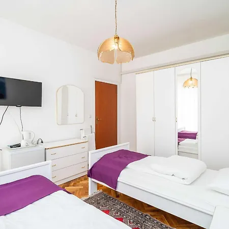 Peco - Three Bedroom With Balcony And Sea View Apartment *