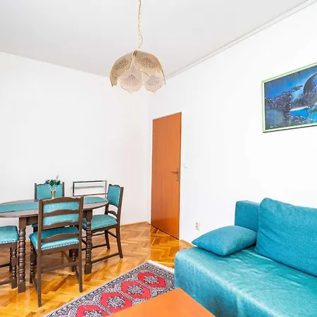 Peco - Three Bedroom With Balcony And Sea View Apartment