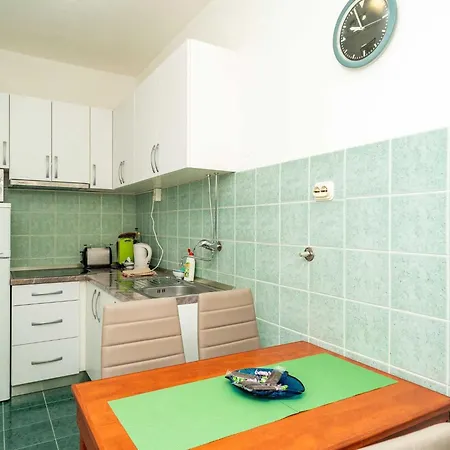 Apartment Peco - Three Bedroom With Balcony And Sea View *